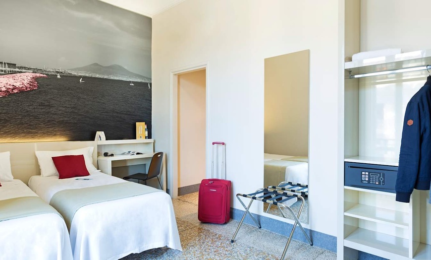 Image 1: ✈ ITALIE | Naples - B&B Hotel Napoli 3* - Centre Ville