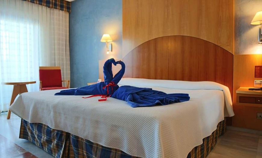Image 3: ✈ FUERTEVENTURA | Costa Calma - R2 Pájara Beach Hotel & Spa 4* - Pi...