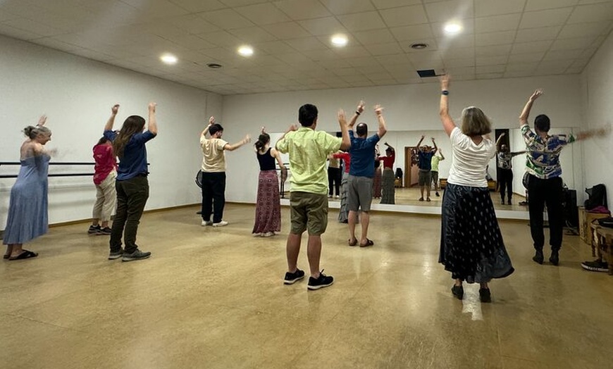Image 12: Sevilla: Divertida clase de acercamiento al Flamenco