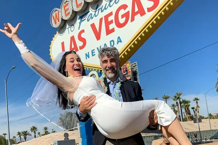 Get Married at the Fabulous Las Vegas Sign + Photos