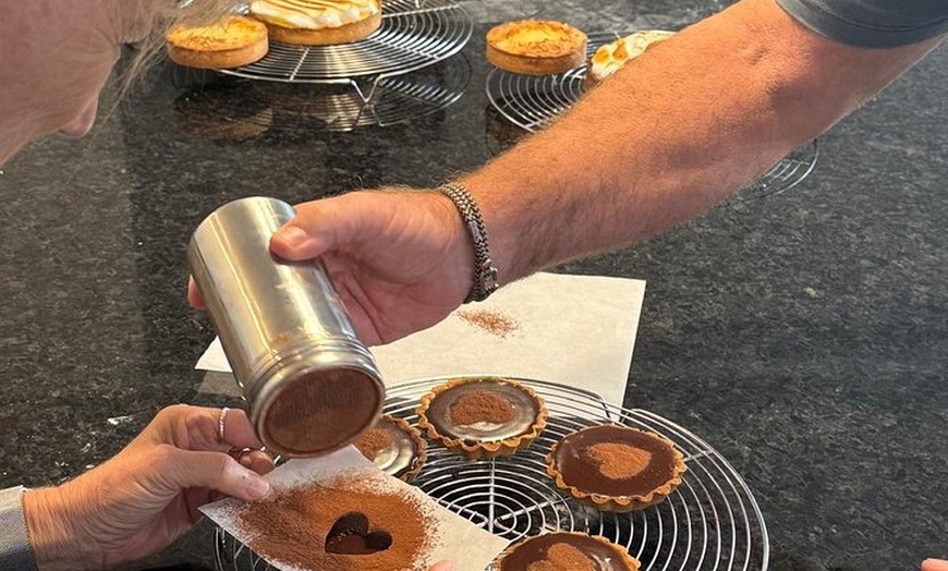 Image 8: Cours de cuisine de dessert à Paris : pâte feuilletée française
