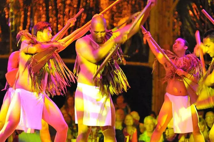 Kauai: Luau Kalamaku with Buffet Dinner and Show