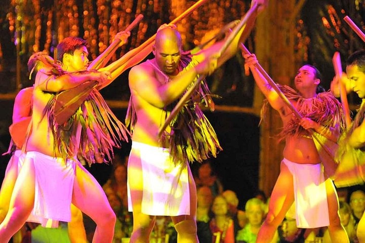 Luau Kalamaku on Kauai with Manor House 4-Course Dinner & Show