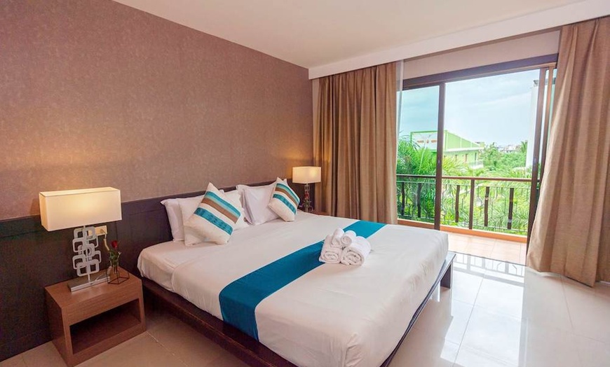 Image 190: ✈ POŁUDNIOWA TAJLANDIA | Phuket - Casa Del M 4* - Odkryty basen