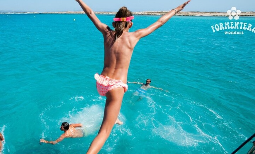 Image 22: Paseo en Catamarán a Vela con Formentera Wonders Todo Incluido