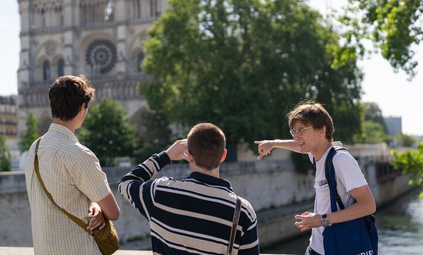 Image 8: Visite guidée en petit groupe de la cathédrale Notre-Dame avec entr...