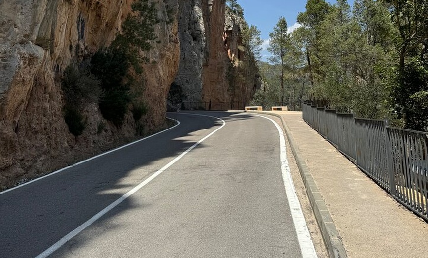 Image 11: Valencia Tour Aguas Termales Montanejos y Cascada De la Novia