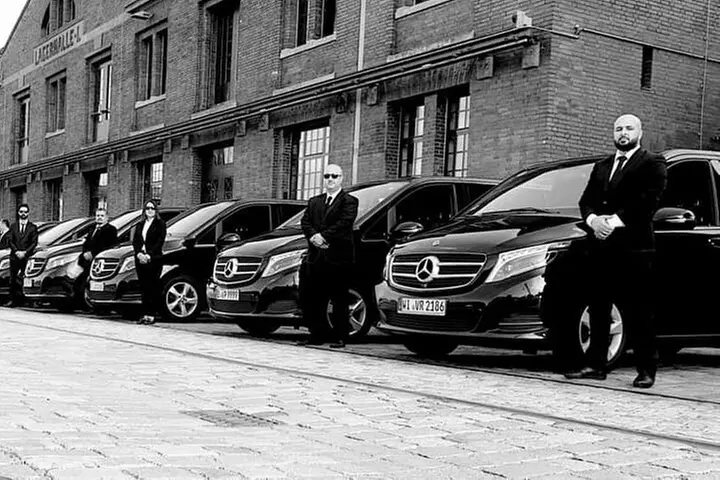 Privat Berlin nach Berlin Flughafen Fahrzeugtransport - Primary Image