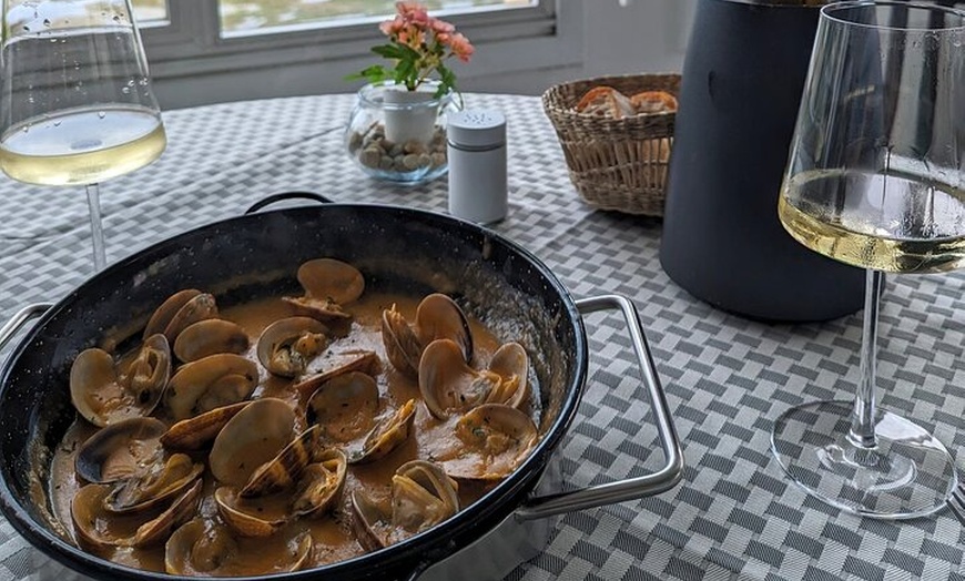 Image 3: Tour privado de un día con todo incluido por Galicia