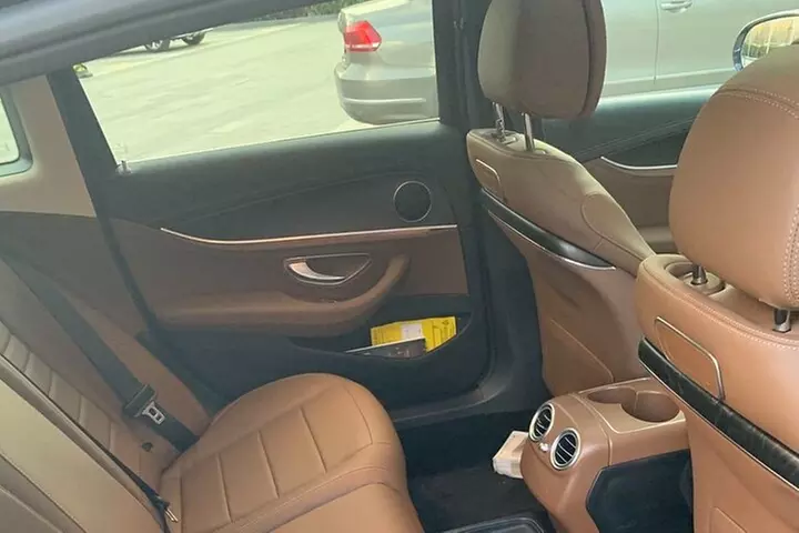 Los Angeles International LAX Airport Chauffeur Service, pick up.