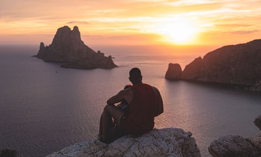 Image 4: Es Vedrà Aventura de senderismo con impresionantes vistas