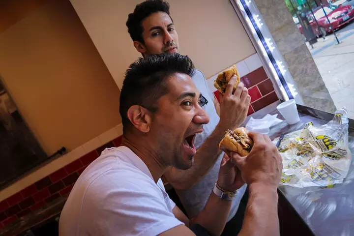 Chicago Loop District Food Tour with Deep Dish & Beef Sandwich