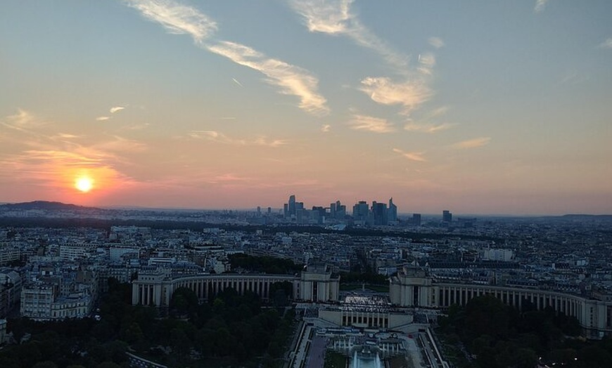 Image 10: Tour Eiffel en ascenseur au deuxième étage et sommet facultatif