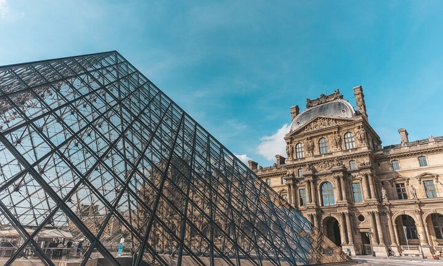 Image 18: Déjeuner à la Tour Eiffel, croisière sur la Seine et visite du Louvre