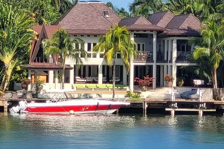Miami and Bayside 90 min Cruise of Celebrity Islands