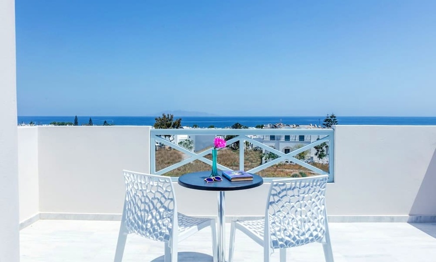 Image 4: ✈ SANTORINI | Kamari - Hotel Selini 3*, 3 nights - Seafront