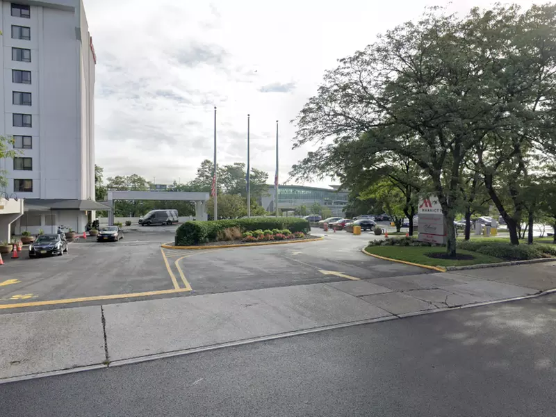 Parking at New York LaGuardia Marriott Airport Hotel Lot