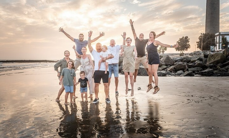 Image 3: Maspalomas: Sesión de fotos profesional privada al atardecer.