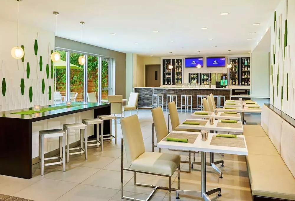 ✈ FLORIDA | Miami - Element Miami International Airport 3*, 3 notti...