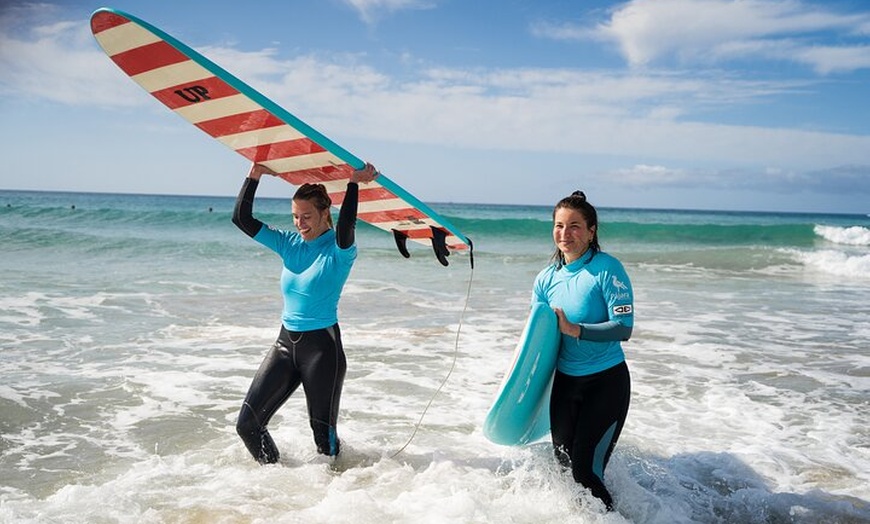 Image 18: Aprende a surfear en las interminables playas del sur de Fuerteventura