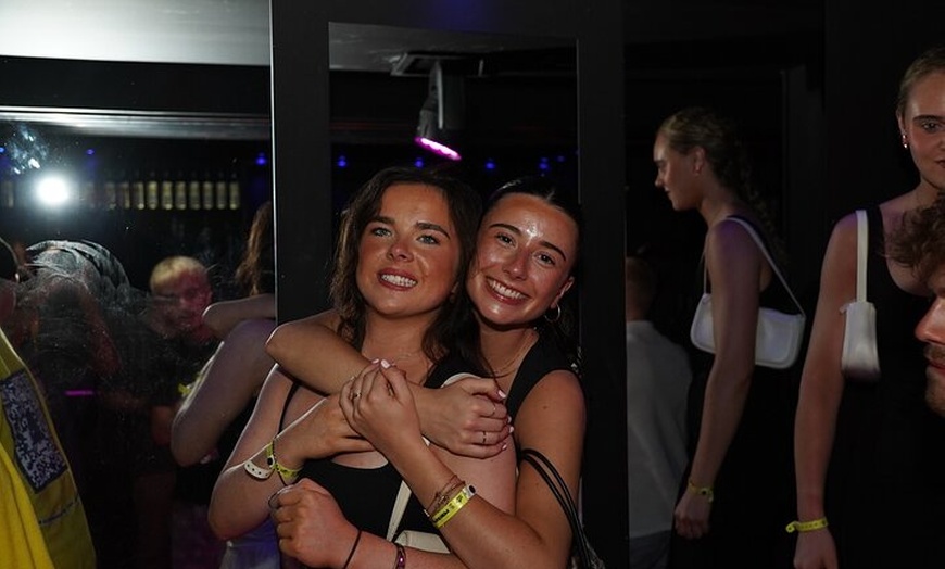 Image 46: Nice :Pub Crawl with 6 Free Shots and VIP Bars&Club Access