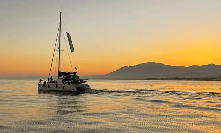 Image 1: Marbella: Crucero al atardecer en catamarán con aperitivos y bebidas