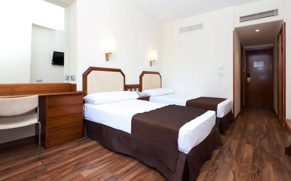 ✈ HISZPANIA | Madryt - Senator Barajas Hotel 4*, 2 nocy - City break