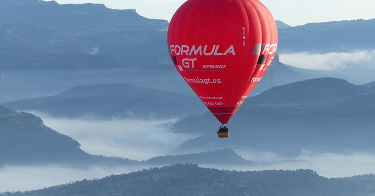 Experiencia de vuelo en globo por el Prepirineo con opción de recogida en Barcelona