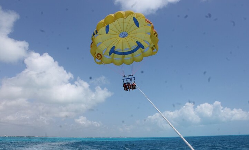 Image 4: Cancun Speed Boat, Parasailing and Dolphin Beach with Transport