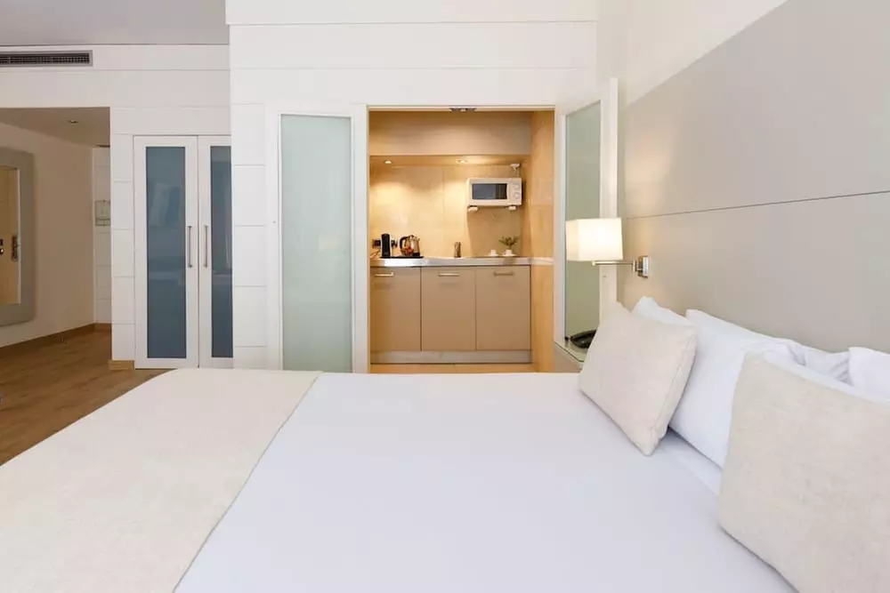 ✈ SPANIEN | Barcelona - Mariano Cubi Aparthotel Barcelona 4*, 2 Näc...