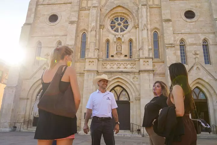 San Antonio Premium City Tour with Alamo & River Walk Cruise