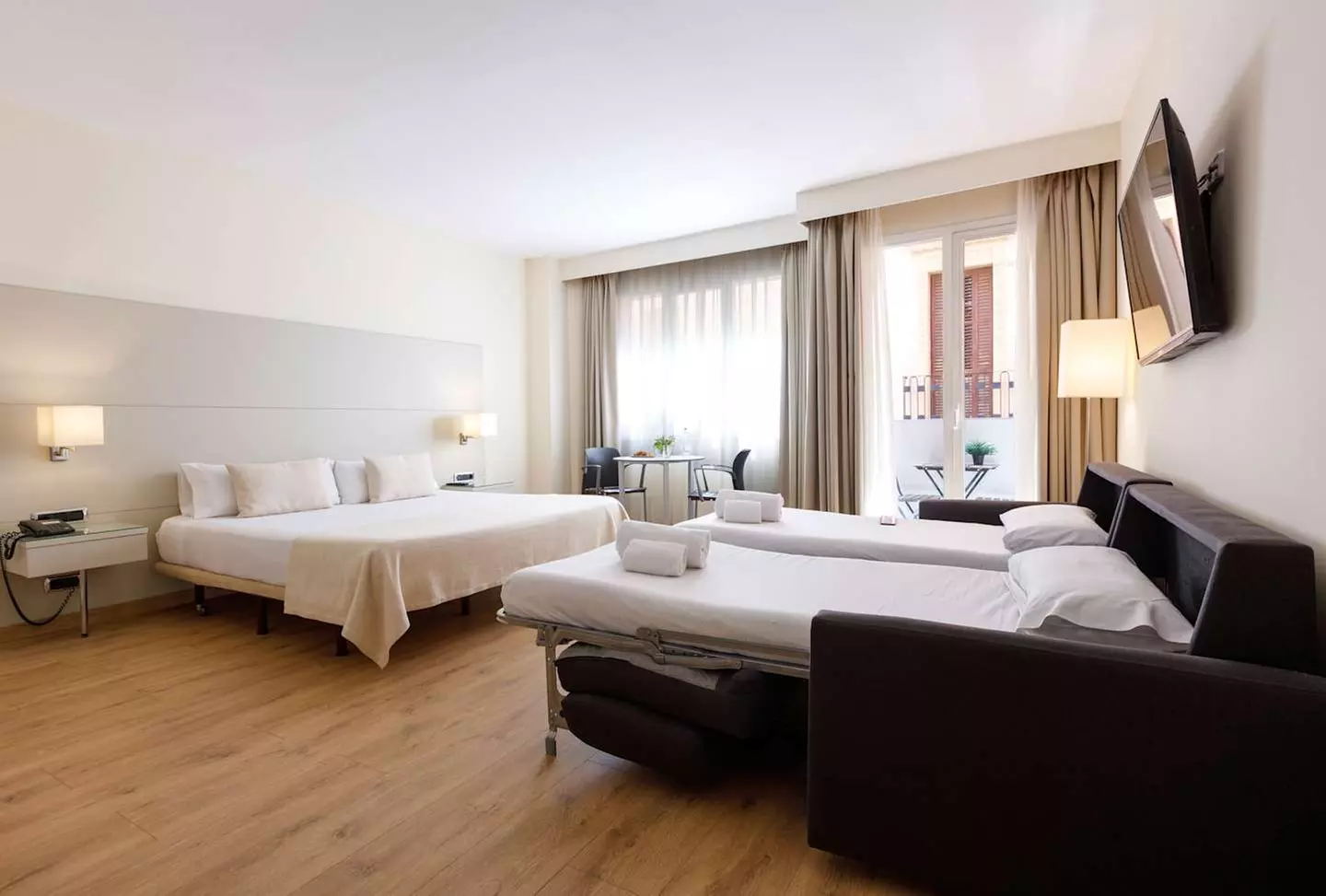 ✈ SPANIEN | Barcelona - Mariano Cubi Aparthotel Barcelona 4*, 2 Näc...