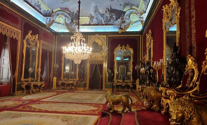 Image 9: Visita guiada en el Palacio Real de Madrid.