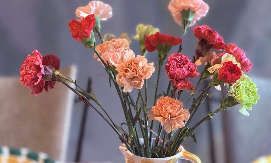 Image 9: Brunch español gourmet en una galería de arte privada oculta