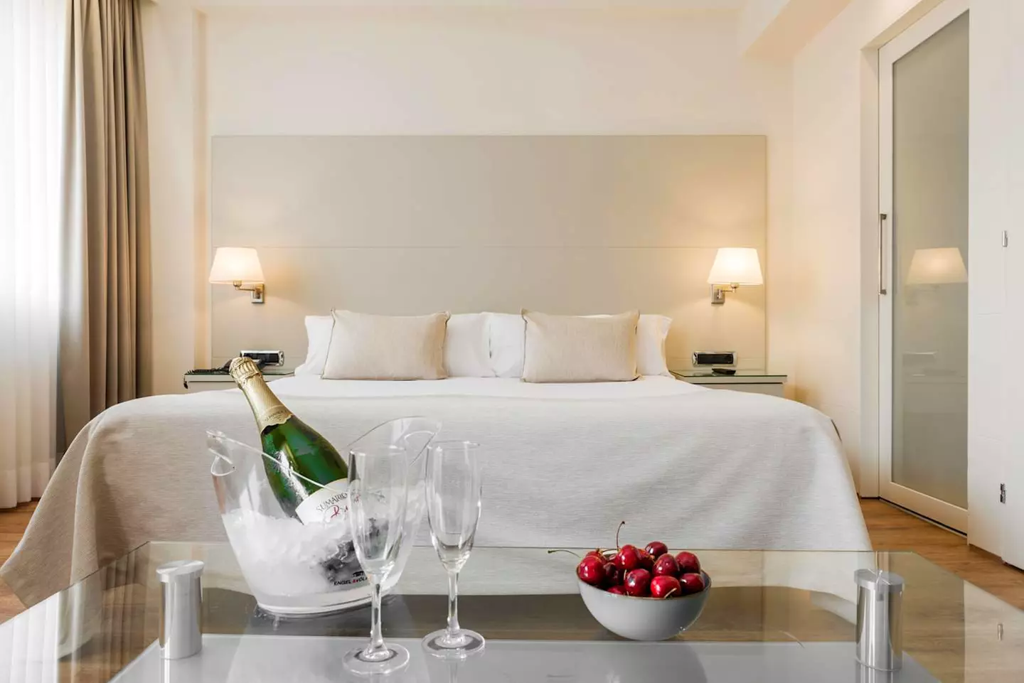 ✈ SPANIEN | Barcelona - Mariano Cubi Aparthotel Barcelona 4*, 2 Näc...