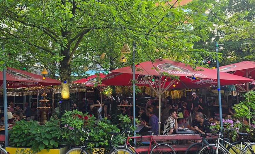 Image 33: Berlin VIP TOUR - Private Bus Tour inklusive Chauffeur und Guide