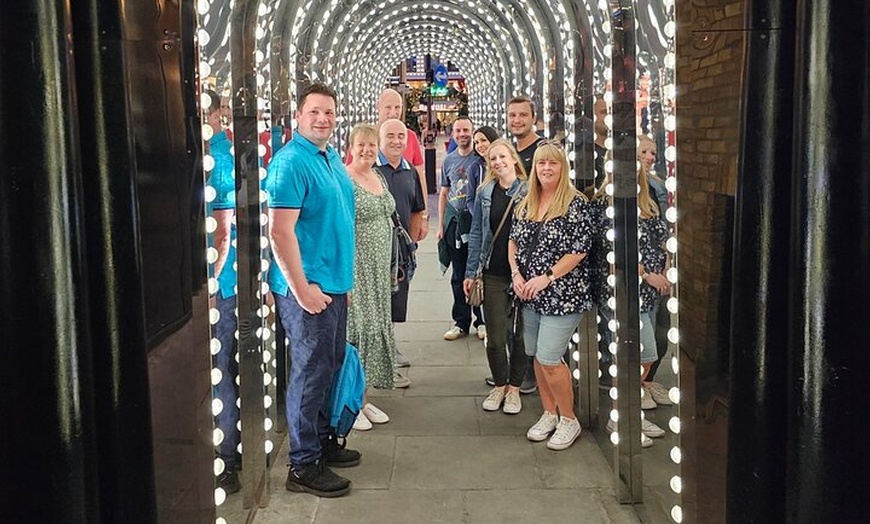 Image 4: Pub Crawl and Sing Along London Experience