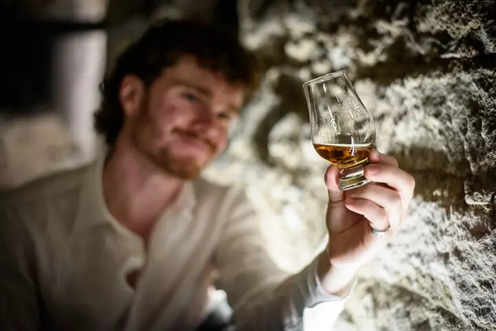 Luxury Whisky Tasting in Edinburgh's Underground Vaults | 90min