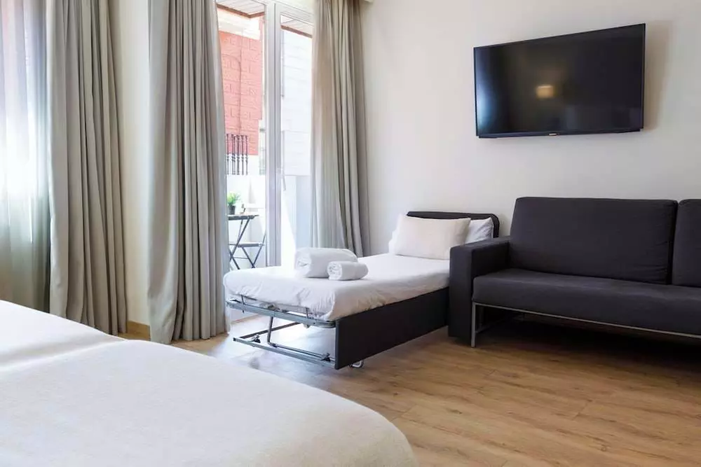 ✈ SPANIEN | Barcelona - Mariano Cubi Aparthotel Barcelona 4*, 2 Näc...