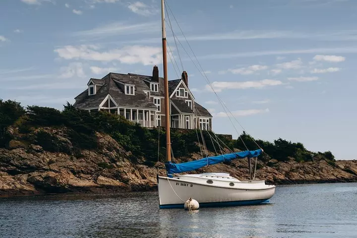 Explore Newport Cliff Walk Self Guided Walking Tour