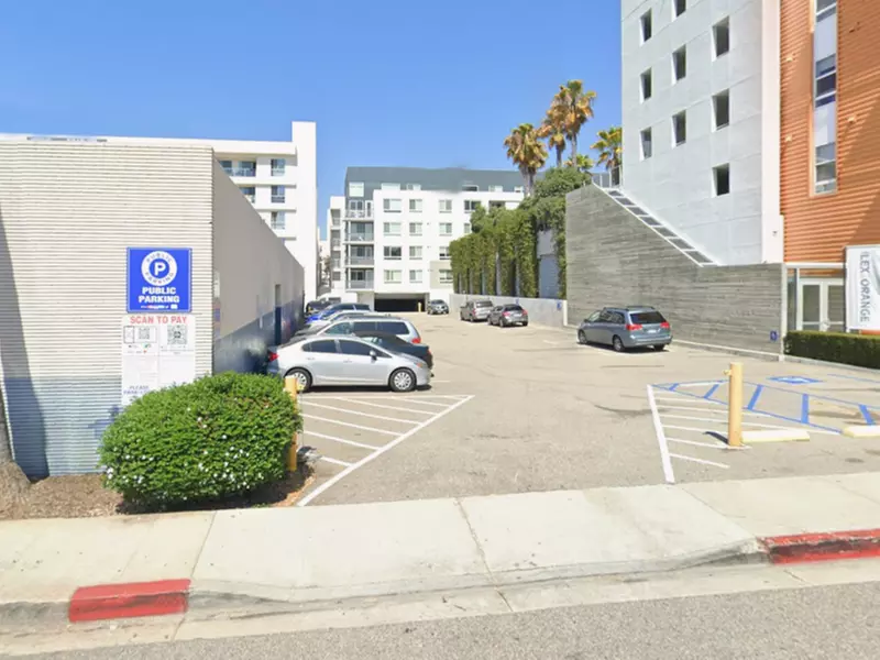 Parking at [SQ47] 315 N. Orange St. Lot