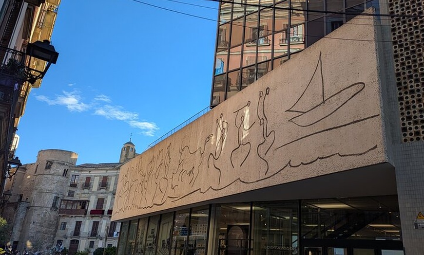 Image 4: Visita guiada a pie y visita al museo de Barcelona Picasso