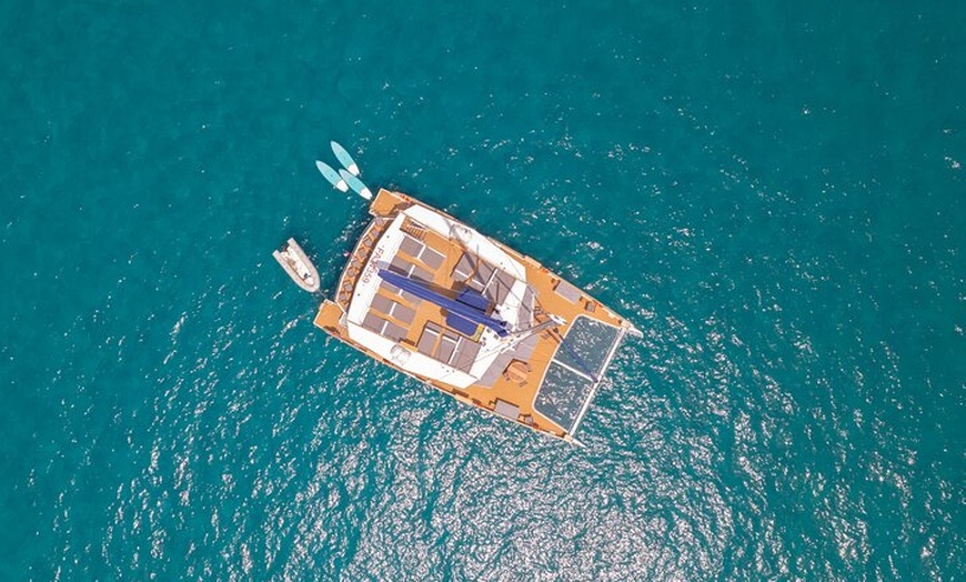 Image 2: L'Après midi Farniente en Catamaran dans l'Estérel Saint Raphaël