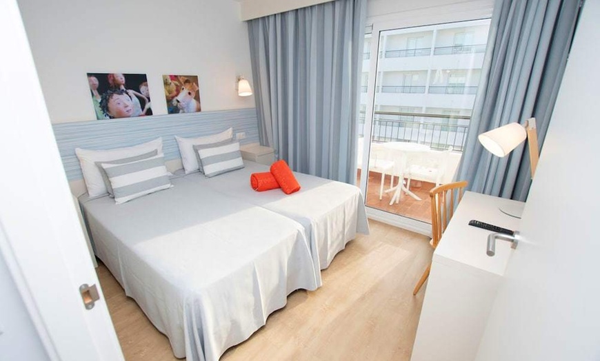 Image 18: ✈ COSTA BARCELONA | Pineda de Mar - Hotel Pineda Splash 4* - Baseny