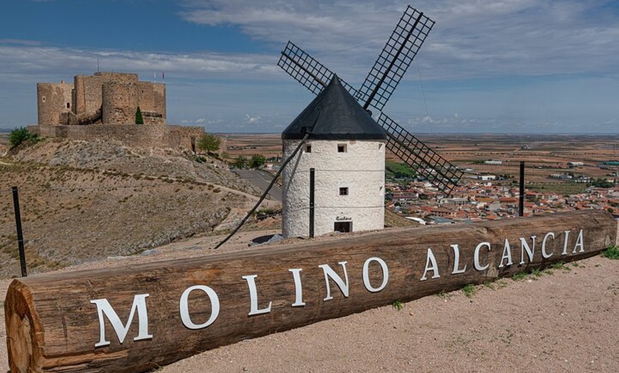 Image 6: Excursión privada de un día a Segovia y La Mancha Molinos de viento