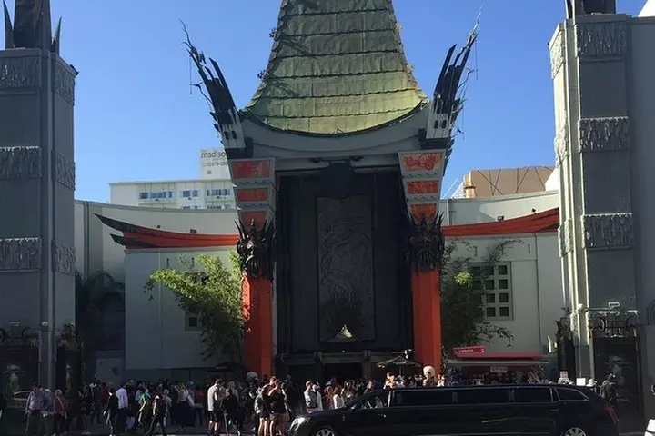 1-Hour Driving Tour from Hollywood to Beverly Hills in a Ferrari