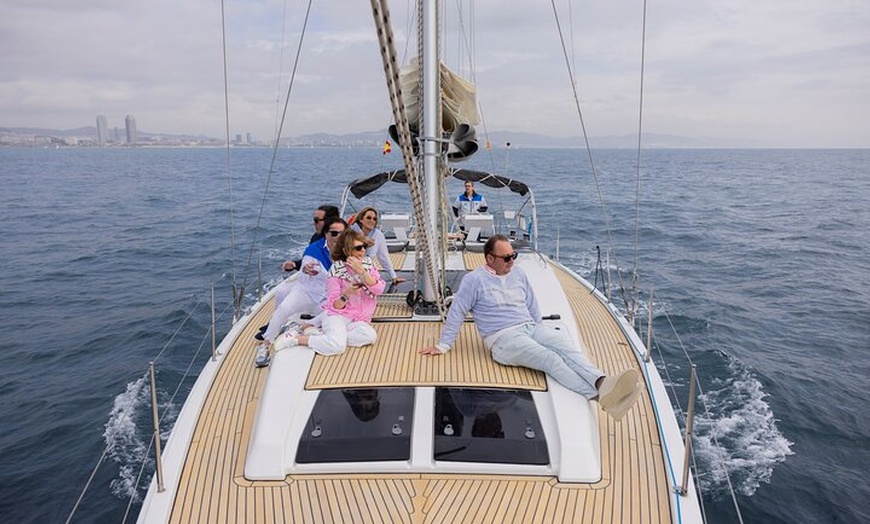 Image 6: Experiencia De Navegacion En Un Velero Exclusivo En Barcelona
