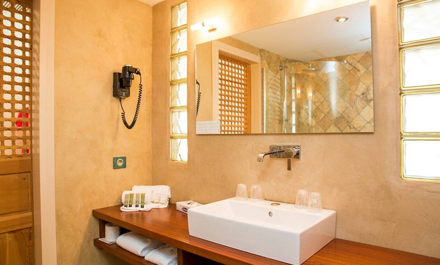 Image 6: ✈ CORSE | Ajaccio - Hôtel Campo dell'Oro 4*, 2 nuit - Piscine extér...