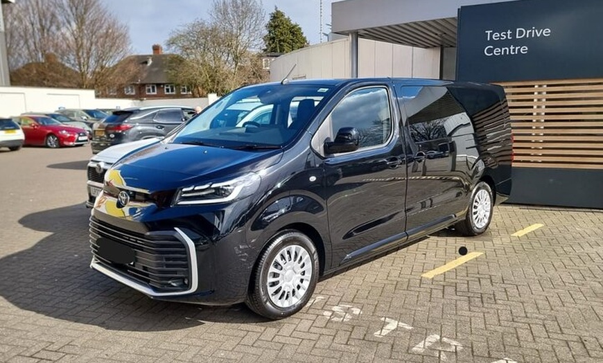 Image 8: Transfer from Gatwick Airport to London