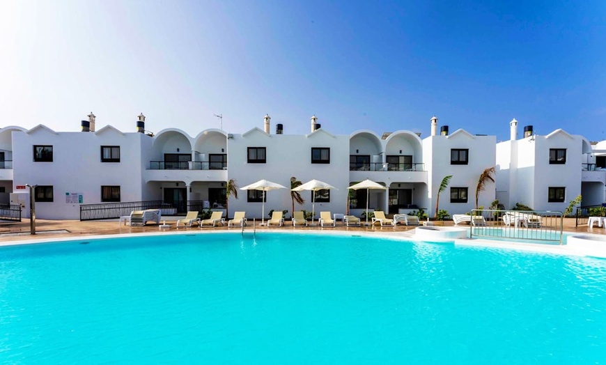 Image 2: ✈ LANZAROTE | Puerto del Carmen - Bakour Lanzarote Splash 4* - Espa...
